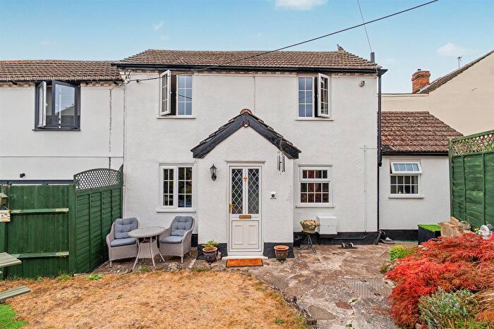 2 Bedroom Semi Detached House For Sale In Church Street, Burham, ME1