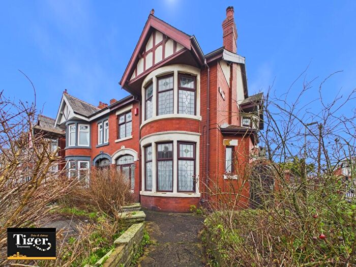 4 Bedroom Semi-Detached House For Sale In Waterloo Road, Blackpool, FY4