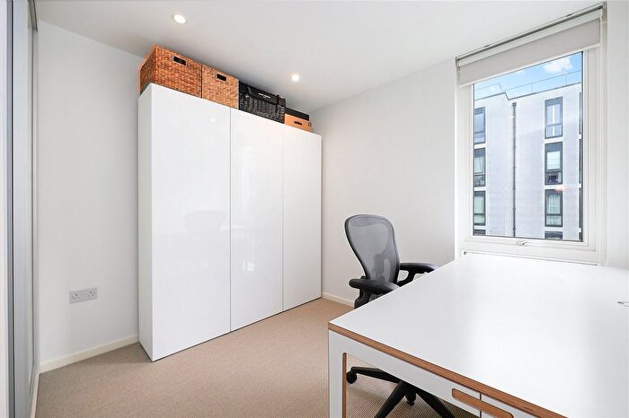 2 Bedroom Flat For Sale In Central Street, London, EC1V