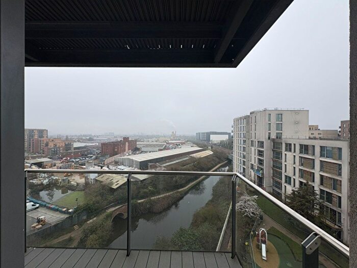 2 Bedroom Flat To Rent In Station Approach, Hayes, UB3