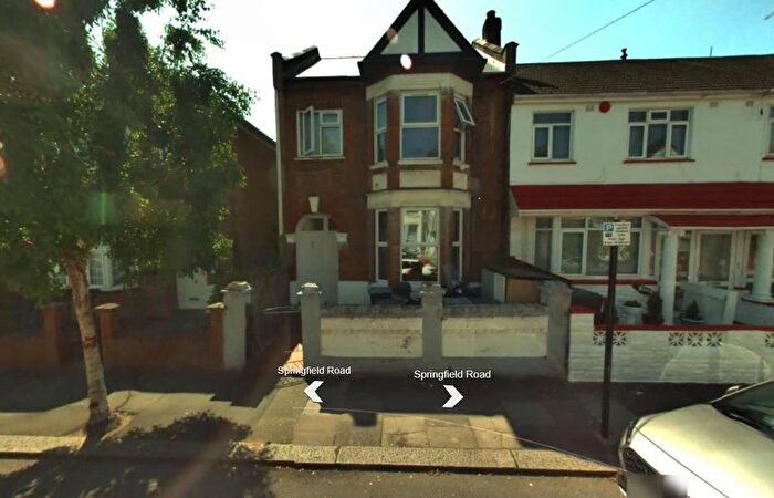 3 Bedroom Flat To Rent In Springfield Road, London, N15