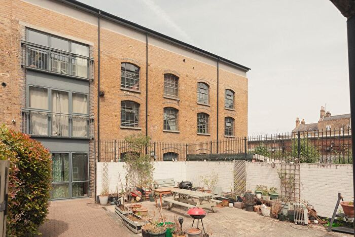 1 Bedroom Flat For Sale In Theatre Place, New Cross, SE14