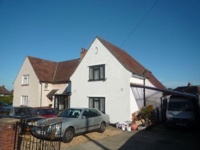 4 Bedroom Semi-Detached House To Rent In The Quadrangle, Guildford, GU2