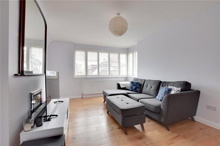 4 Bedroom Semi-Detached House For Sale In Pragnell Road, Grove Park, London, SE12