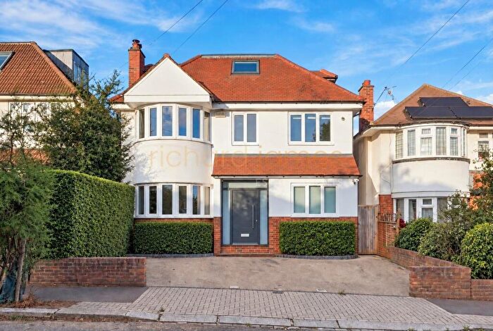 5 Bedroom Detached House For Sale In Uphill Grove, Mill Hill, NW7