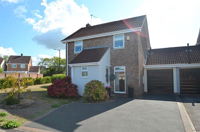 3 Bedroom Link Detached House For Sale In Sedgemoor Close, Nailsea, BS48
