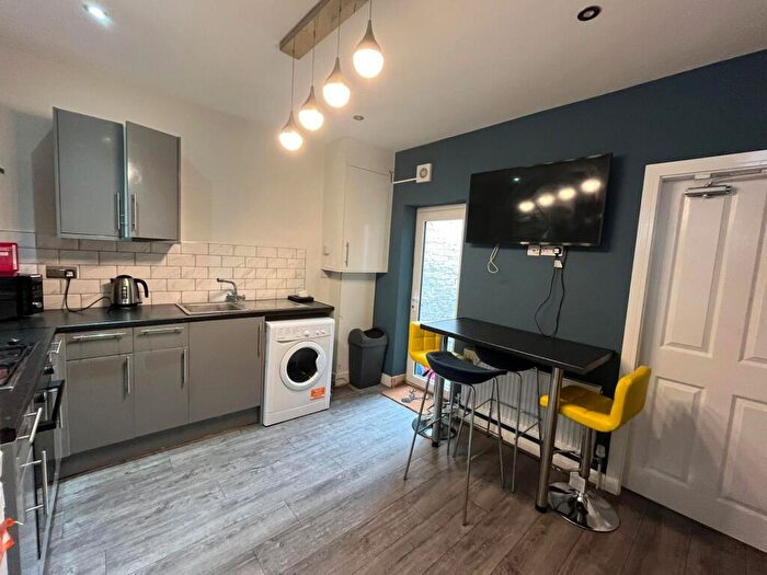 4 Bedroom House To Rent In Annie Street, Salford, M6