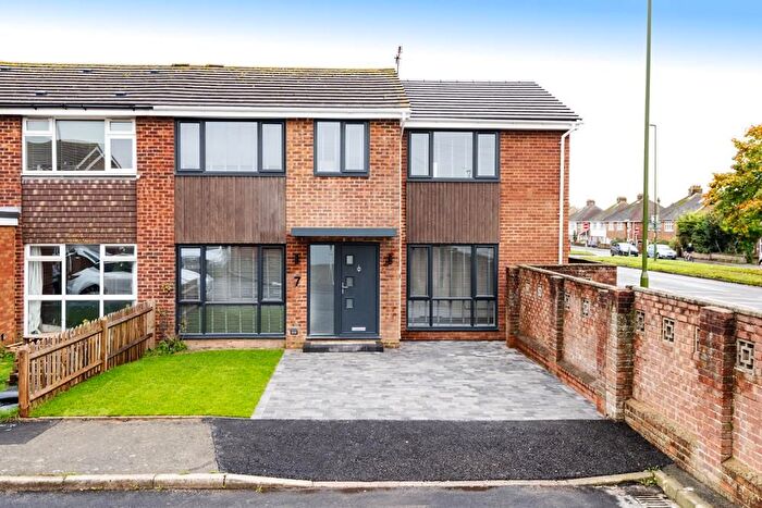 5 Bedroom Semi-Detached House To Rent In Thyme Close, Shoreham-By-Sea, BN43