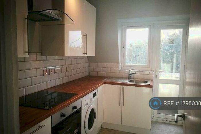 2 Bedroom Flat To Rent In Moore Crescent, Dagenham, RM9