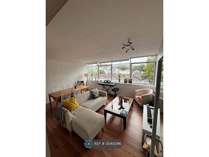 2 Bedroom Flat To Rent In Corringham, London, W2