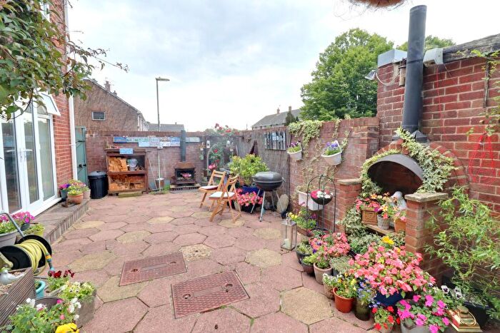 5 Bedroom End Of Terrace House For Sale In Cherry Tree Avenue, Cowplain, PO8