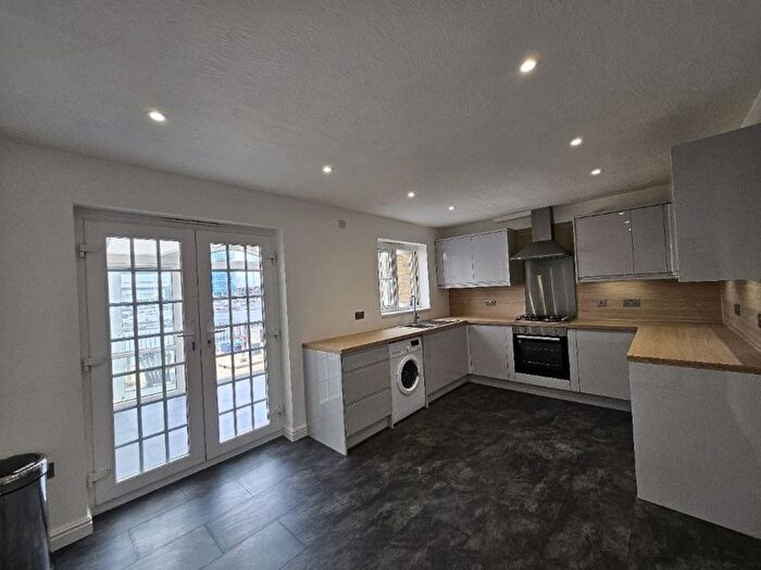 4 Bedroom Town House To Rent In Redshank Road, St. Marys Island, Chatham, ME4