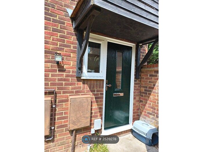 3 Bedroom End Of Terrace House To Rent In Rudyard Close, Luton, LU4