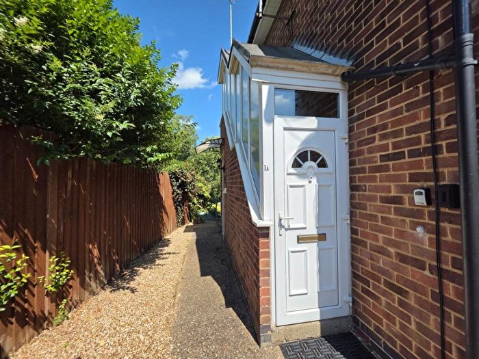 2 Bedroom Flat To Rent In Fairway, NN2