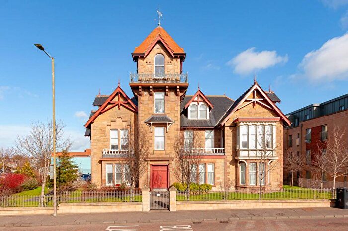 2 Bedroom Retirement Property For Sale In / Barnton Grove, Edinburgh, EH4