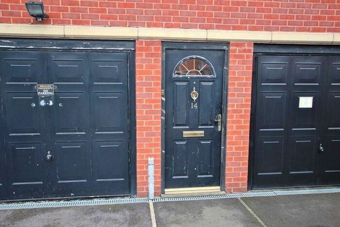 2 Bedroom Flat To Rent In Barnsbridge Grove, Barnsley, South Yorkshire, S70