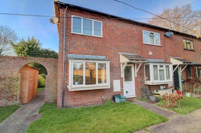 1 Bedroom End Of Terrace House To Rent In High Wycombe, Buckinghamshire, HP12