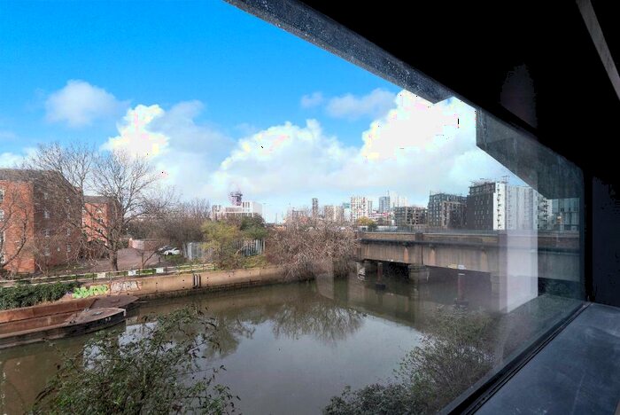 2 Bedroom Apartment To Rent In High Street, Stratford, London, E15