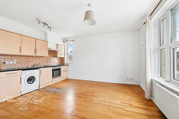 2 Bedroom Apartment For Sale In Bow Common Lane, London, E3