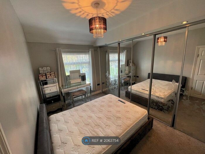 3 Bedroom Semi-Detached House To Rent In Longley Lane, Sheffield, S5