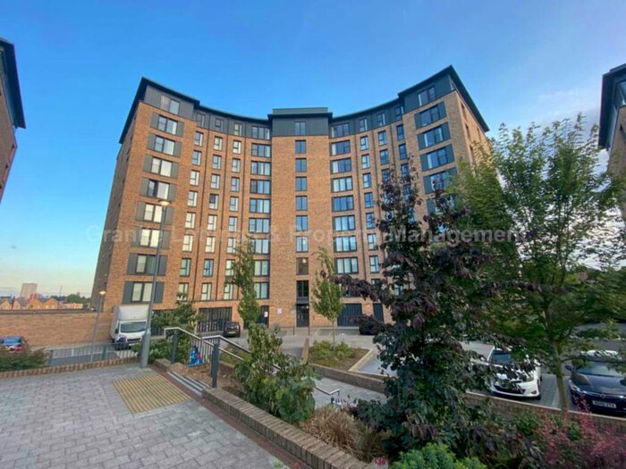 2 Bedroom Apartment To Rent In Lincoln Apartments, The Curve, Birmingham, B15