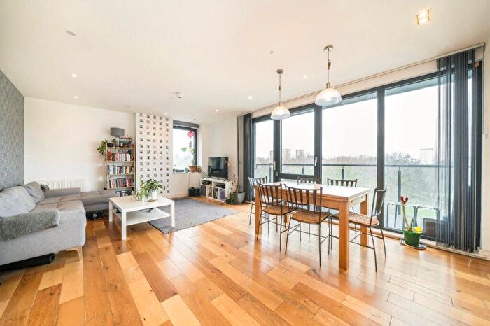 3 Bedroom Flat For Sale In Graphite Point, Palmers Road, London, E2