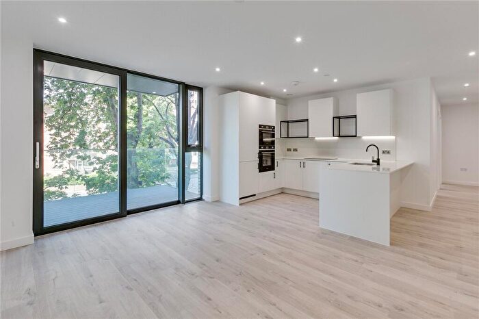 2 Bedroom Flat To Rent In Willowbrook House, Coster Avenue, N4