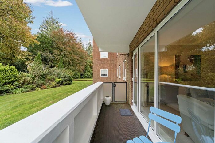 3 Bedroom Flat For Sale In Norwood Park, Bearsden, G61