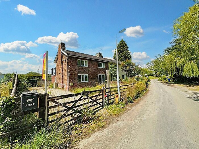 3 Bedroom Semi-Detached House For Sale In Skelton, Goole, DN14