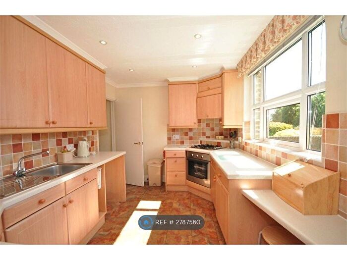 Studio To Rent In Richmond Crescent, Staines, TW18