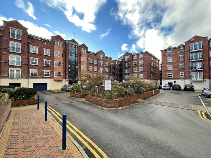 2 Bedroom Apartment To Rent In Carisbrooke Road, Leeds, West Yorkshire, LS16