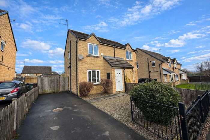 2 Bedroom Semi-Detached House For Sale In Woodfield Close, Idle, Bradford, BD10