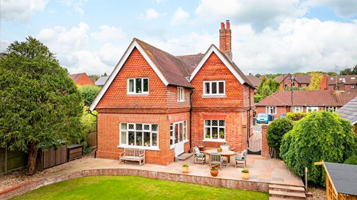 4 Bedroom Detached House For Sale In Weycombe Road, Haslemere, GU27