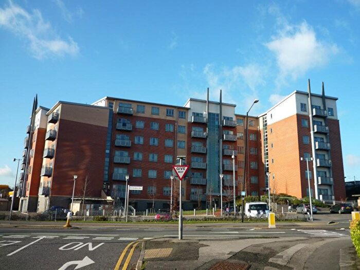 2 Bedroom Flat To Rent In Buckingham Avenue, Slough, Berkshire, SL1