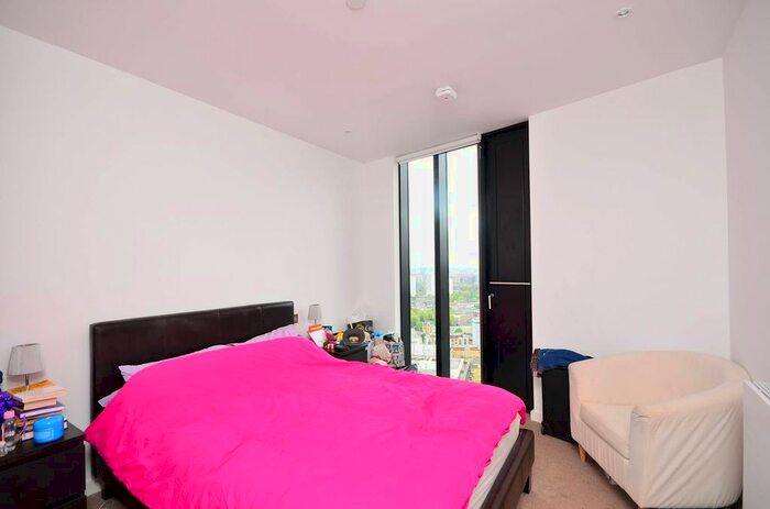 1 Bedroom Flat To Rent In Strata, Elephant And Castle, London, SE1