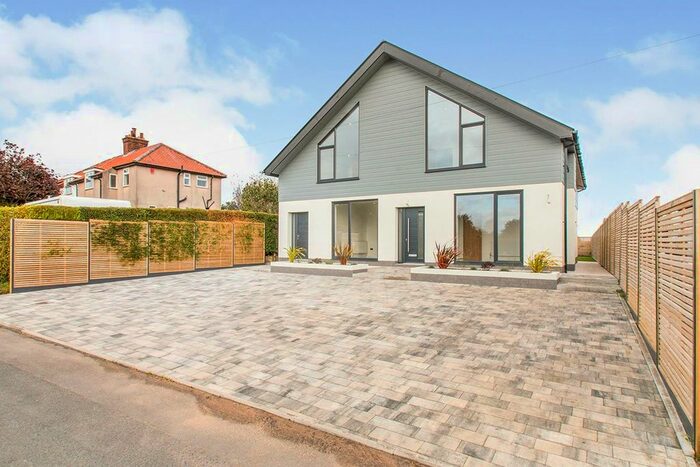 5 Bedroom Detached House To Rent In Walsh Lane, Leeds, West Yorkshire, LS12