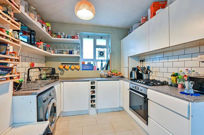 3 Bedroom Flat For Sale In Camberwell Road, Camberwell, London, SE5