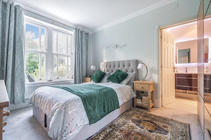 2 Bedroom Flat For Sale In Daceberry Court, Henley-On-Thames, RG9