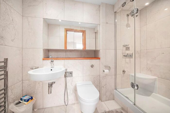 2 Bedroom Flat For Sale In Eustace Building, Queenstown Road, SW11