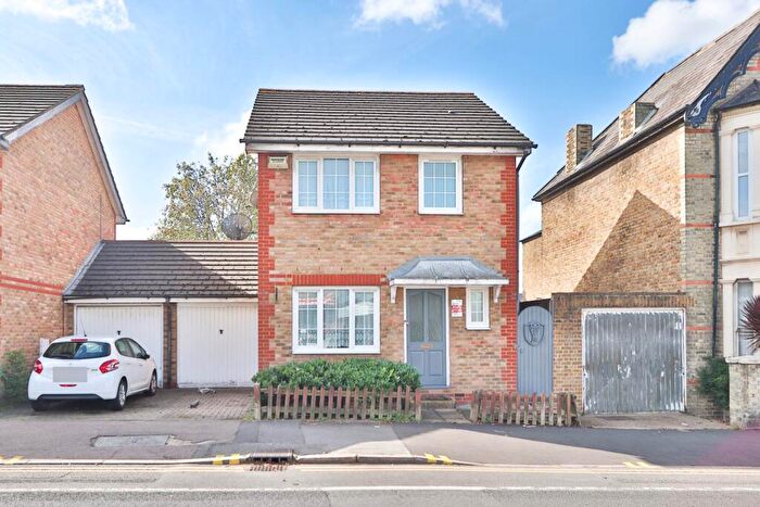 3 Bedroom Detached House To Rent In Kingston Road, New Malden, KT3