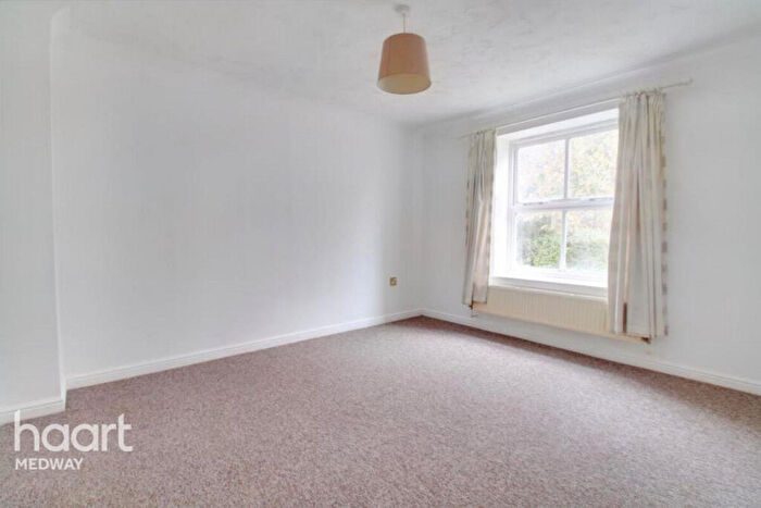 3 Bedroom Apartment To Rent In Island Way East, Chatham, ME4