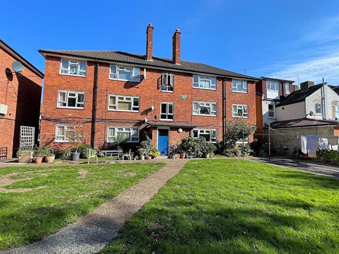 2 Bedroom Flat For Sale In Martins Road, Shortlands, Bromley, BR2