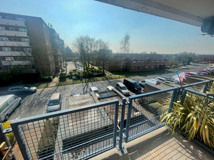 1 Bedroom Flat To Rent In Park Farm Drive, Allestree, Derby, DE22