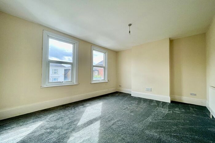 2 Bedroom Flat To Rent In Lordship Lane, Wood Green, N22