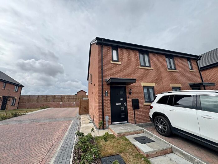 2 Bedroom House To Rent In Saddleback Close, Morley, Leeds, LS27
