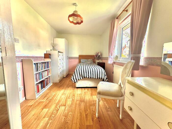 3 Bedroom End Of Terrace House To Rent In Westholme Road, Belmont