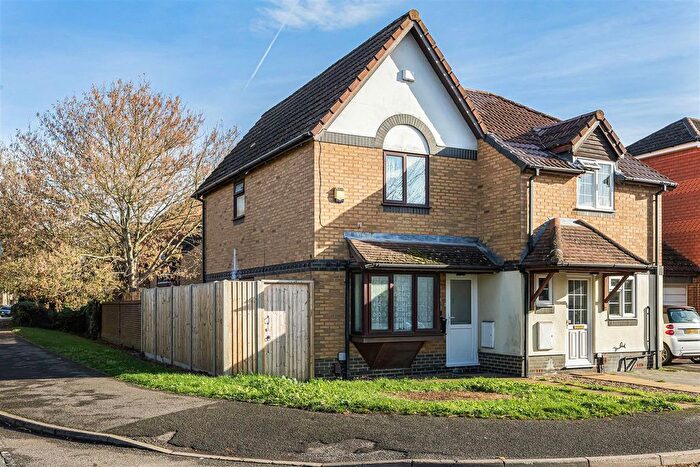 2 Bedroom End Terrace House For Sale In Scarborough Way, Slough, SL1