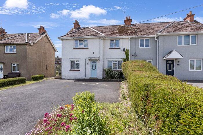 4 Bedroom Semi-Detached House For Sale In Thornhill Road, Stalbridge, DT10