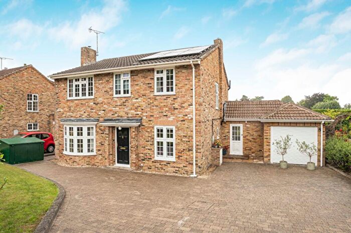 5 Bedroom Detached House For Sale In Curtis Road, Alton, Hampshire, GU34