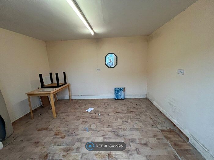 2 Bedroom End Of Terrace House To Rent In Cotswolds Gardens, Ilford, IG2
